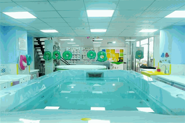 爱婴世家婴幼儿游泳馆